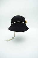Bob supported noir avec un logo en forme de pillule