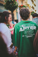 T-shirt supported vert worldwide after society